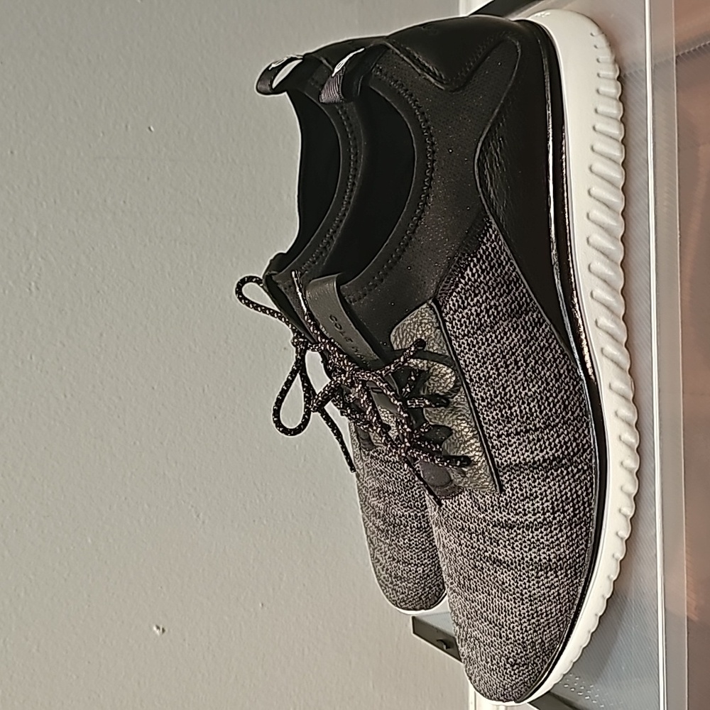 Cole haan grandmotion stitchlite sneaker. Black/white